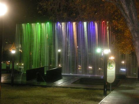  Cascada de Luz Un viaje sonoro que combina melodías etéreas con ritmos contemplativos