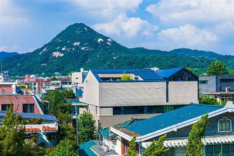 그라운드시소 서촌: 도시 속의 예술적 혼돈과 조화